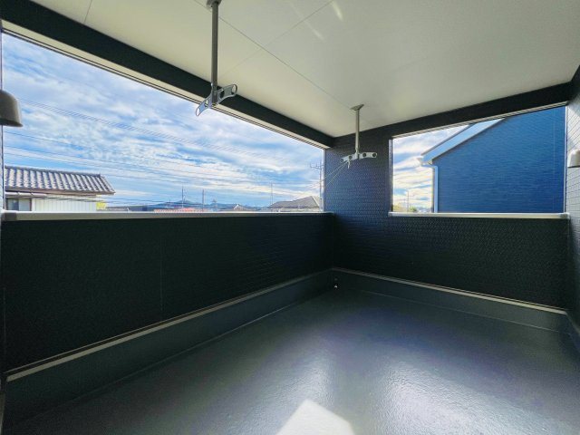 桐生市相生町のバルコニー|ガーデニングや天体観測など、趣味の時間も楽しめるインナーバルコニー♪