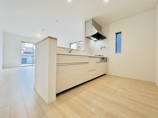 桐生市相生町のキッチン|作業スペース広々で、お料理の時間も快適♪