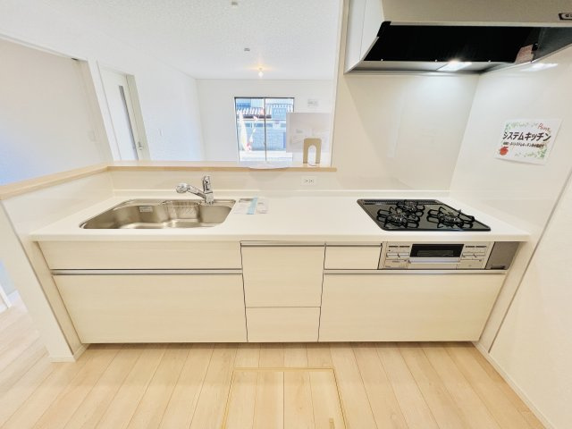 桐生市相生町のキッチン|対面式キッチンで、ご家族との会話も弾みます♪