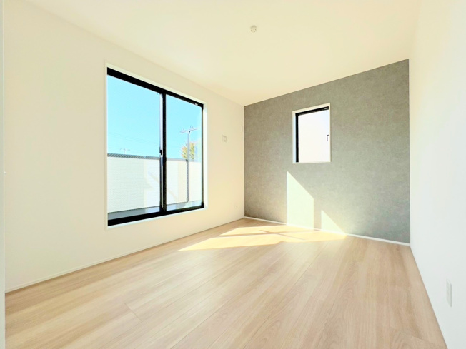 【洋室】 | ◆◇横浜市青葉区荏田西　新築一戸建て　2号棟◇◆ | ◆柔らかい陽光が差し込む明るいお部屋を演出する設計。彩光の取れる窓が気持ちの良いお部屋を創り上げます。