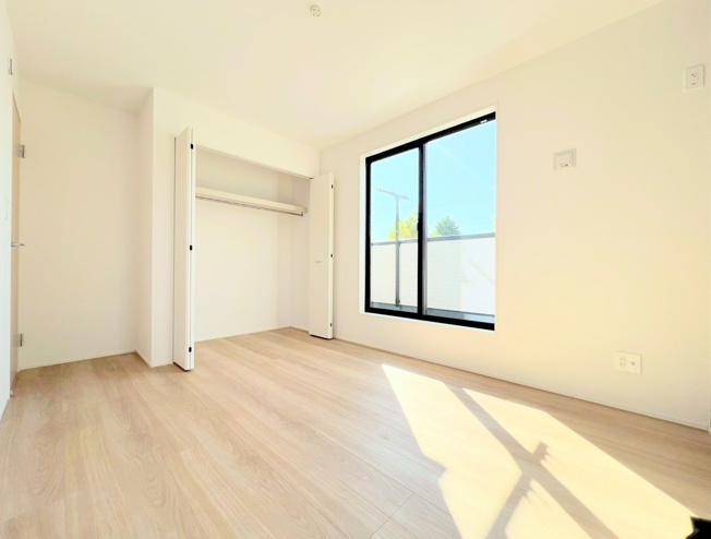 【洋室】 | ◆◇横浜市青葉区荏田西　新築一戸建て　2号棟◇◆ | ◆気持ちの良い風が室内へ入り込む居室。家具を配置しても広々ご利用いただけます！！