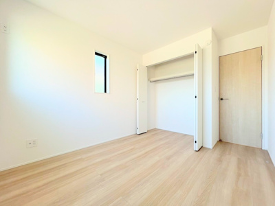 【洋室】 | ◆◇横浜市青葉区荏田西　新築一戸建て　2号棟◇◆ | ◆荷物の多い方には嬉しい収納スペースです。季節物やスーツの収納等にピッタリです。