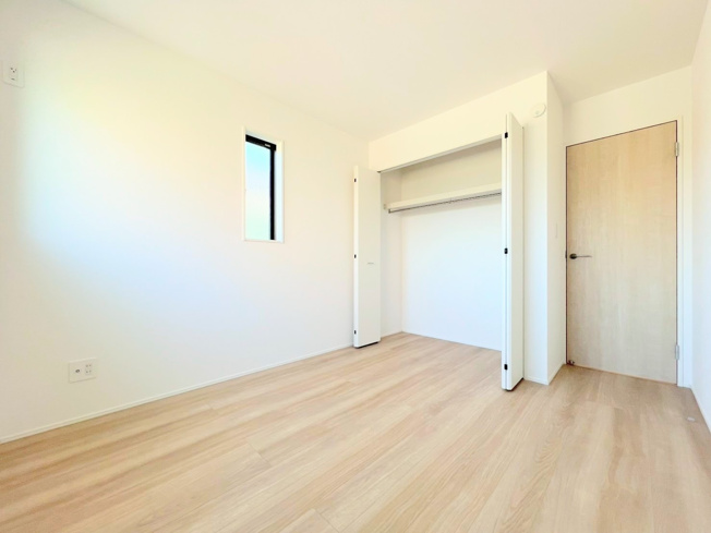 【洋室】 | ◆◇横浜市青葉区荏田西　新築一戸建て　2号棟◇◆ | ◆荷物の多い方には嬉しい収納スペースです。季節物やスーツの収納等にピッタリです。
