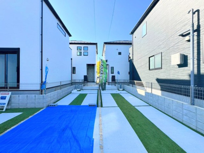【外観】 | ◆◇横浜市青葉区荏田西　新築一戸建て　2号棟◇◆ | ◆一戸建てを中心とした街並みが整然と続き、周辺は高い建物が建っていないので、緑の多い閑静な趣を感じる環境です。