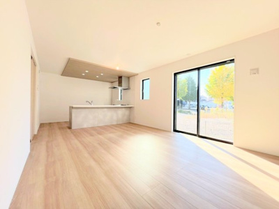 【居間・リビング】 | ◆◇横浜市青葉区荏田西　新築一戸建て　2号棟◇◆ | ◆一家だんらんのスペースとなるＬＤＫ。窓から明るい光が差し込み、思わず家族の会話も弾む快適な空間。