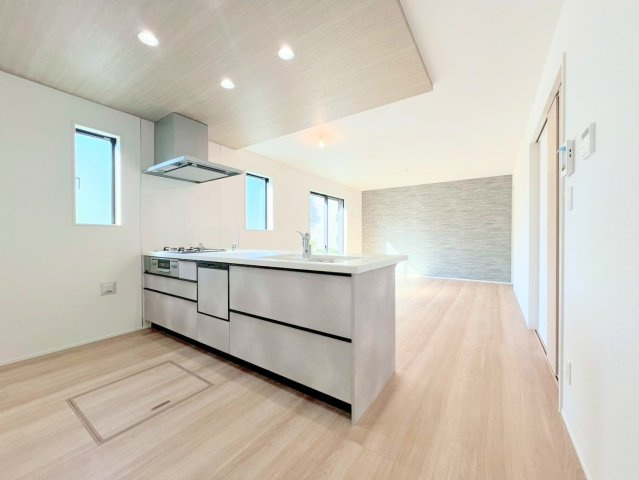 【キッチン】 | ◆◇横浜市青葉区荏田西　新築一戸建て　2号棟◇◆ | ◆キッチンからダイニングやリビングが見渡せるキッチン。料理をしながら家族とコミュニケーションをとれるだけでなく、大きな開放感も得られることができます。