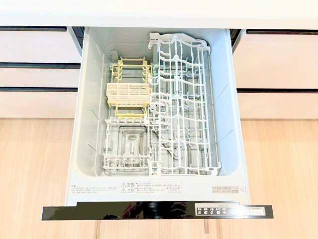 【キッチン】 | ◆◇横浜市青葉区荏田西　新築一戸建て　2号棟◇◆ | ◆食後の食器洗いは食洗機にお任せ！ご家族と団らんの時間を。家事の時短に効果大の食洗器付き。高温洗浄、節水効果もございます。