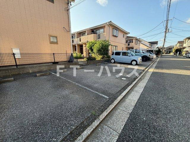 リョーセイの駐車場