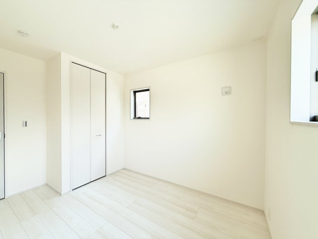 中央区三和町の洋室|全居室フローリング！畳の色褪せの心配がありません！
