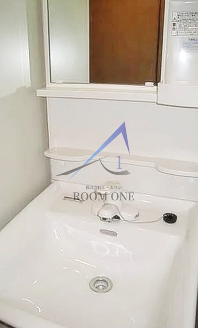 スカイコート武蔵新田の洗面所|独立洗面台です。