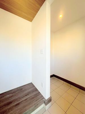 【玄関】 | ◆◇横浜市青葉区荏田西　新築一戸建て　3号棟◇◆ | ◆靴以外のベビーカーや子どものスポーツ用品等を置いておくことができるスペースもございます♪