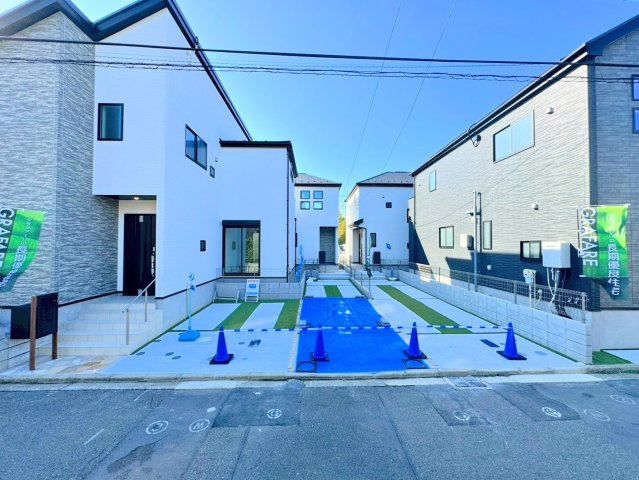 【外観】 | ◆◇横浜市青葉区荏田西　新築一戸建て　3号棟◇◆ | ◆一戸建てを中心とした街並みが整然と続き、周辺は高い建物が建っていないので、緑の多い閑静な趣を感じる環境です。