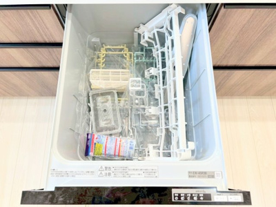 【キッチン】 | ◆◇横浜市青葉区荏田西　新築一戸建て　3号棟◇◆ | ◆食後の食器洗いは食洗機にお任せ！ご家族と団らんの時間を。家事の時短に効果大の食洗器付き。高温洗浄、節水効果もございます。