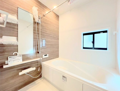 【浴室】 | ◆◇横浜市青葉区荏田西　新築一戸建て　3号棟◇◆ | ◆お子様と一緒にバスタイムを楽しめる広々空間。浴室乾燥機付で心地よいバスタイムを実現します。