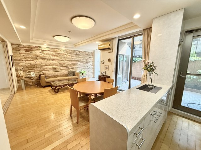 東急ドエル・アルス住吉本町グランスティージュの居間・リビング