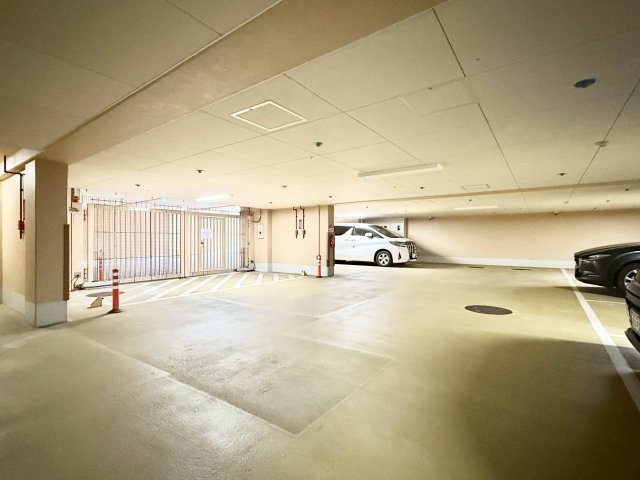 東急ドエル・アルス住吉本町グランスティージュの駐車場