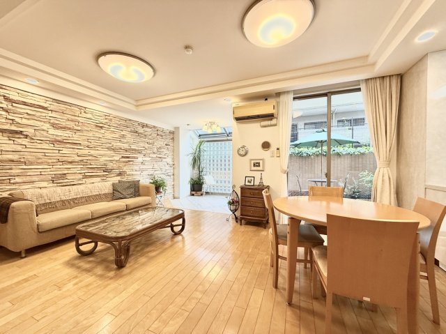 東急ドエル・アルス住吉本町グランスティージュの居間・リビング