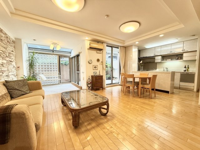 東急ドエル・アルス住吉本町グランスティージュの居間・リビング