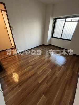 【洋室】 | グレイシィーK・Y | 窓があるので明るいです