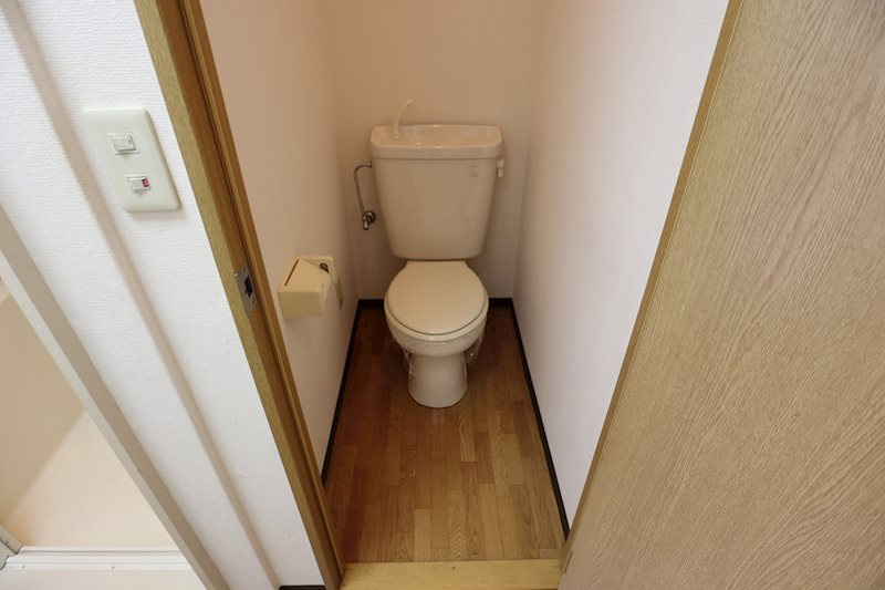 寝屋川市錦町の賃貸マンションのトイレ|※同タイプの間取りのお写真となります。