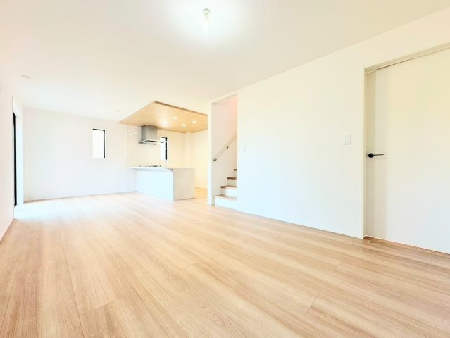 【居間・リビング】 | ◆◇横浜市青葉区荏田西　新築一戸建て　6号棟◇◆ | ◆一家だんらんのスペースとなるＬＤＫ。窓から明るい光が差し込み、思わず家族の会話も弾む快適な空間。