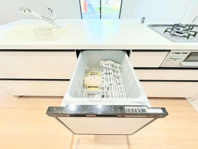 【キッチン】 | ◆◇横浜市青葉区荏田西　新築一戸建て　6号棟◇◆ | ◆食後の食器洗いは食洗機にお任せ！ご家族と団らんの時間を。家事の時短に効果大の食洗器付き。高温洗浄、節水効果もございます。