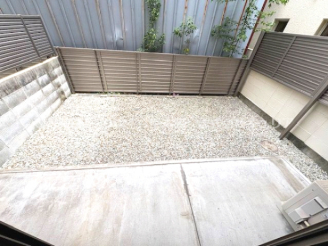 ネオメゾン東灘の庭