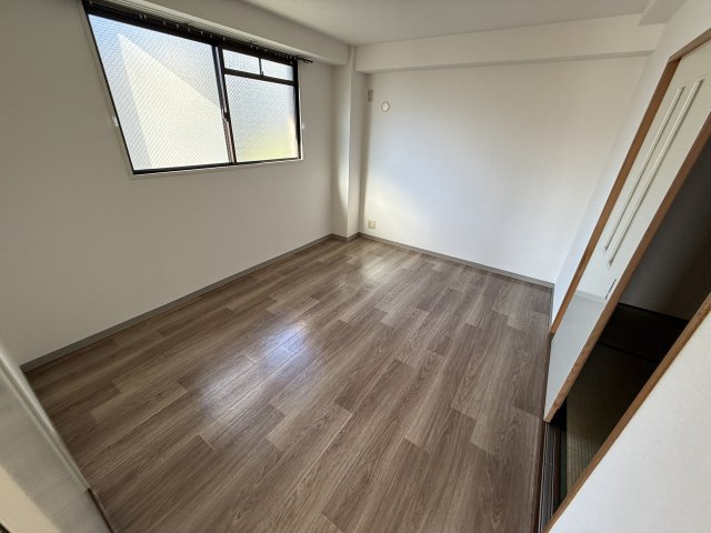 エランドール江坂の寝室