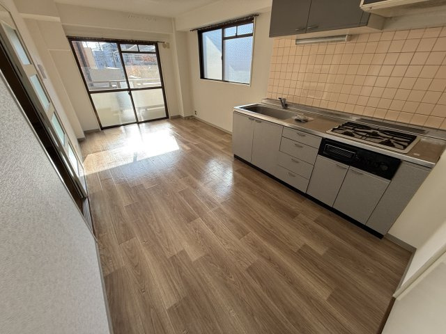 エランドール江坂の居間・リビング