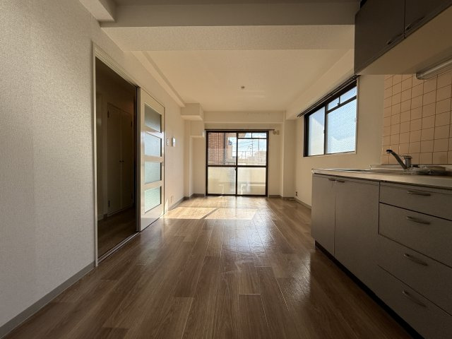 エランドール江坂の居間・リビング