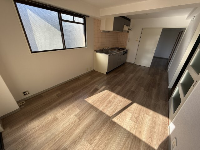 エランドール江坂の居間・リビング