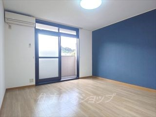 広島市安佐北区落合南２丁目のアパートの居間・リビング|エアコン付き