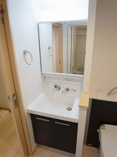 ハミングコートおおたかの森の独立洗面台|洗面所