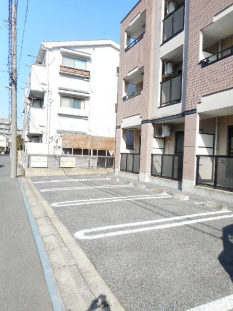 レストインピースの駐車場