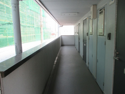 【その他共用部分】 | レグノグリーン淡路 | 共用廊下です