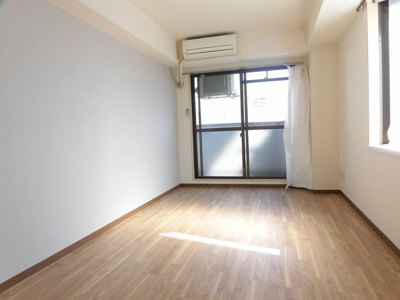 【居間・リビング】 | レグノグリーン淡路 | 明るくキレイなお部屋です