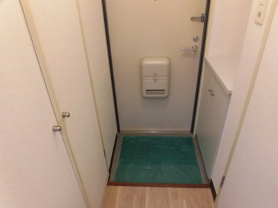 【玄関】 | レグノグリーン淡路 | 玄関にはシューズボックスがあります