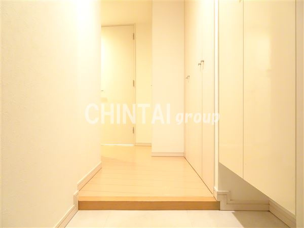 アーデン北沢の玄関