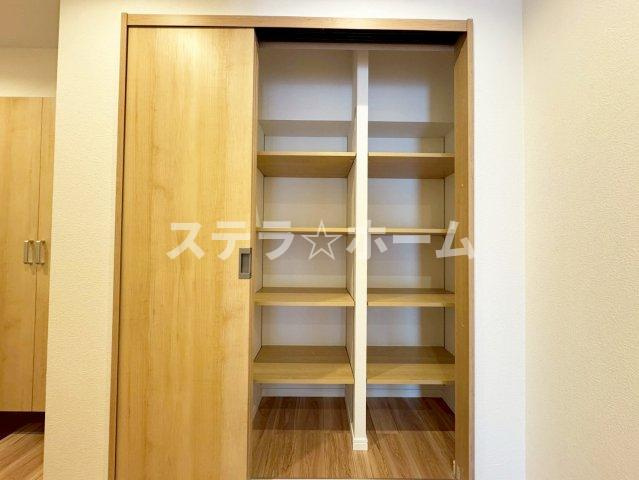 南春日丘プライムタウンB棟の収納|ちょっとした収納スペースも充実しています