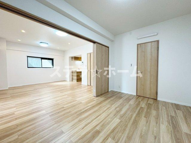 南春日丘プライムタウンB棟の洋室|広々とした洋室です