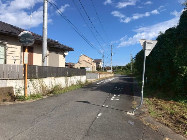 売地　東海村石神内宿の外観|南側道路　幅員5ｍ