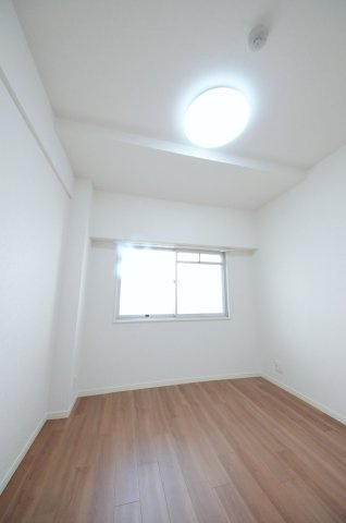 ハイツ西翠苑の洋室|全居室収納スペース有、お部屋が広く綺麗に使えます