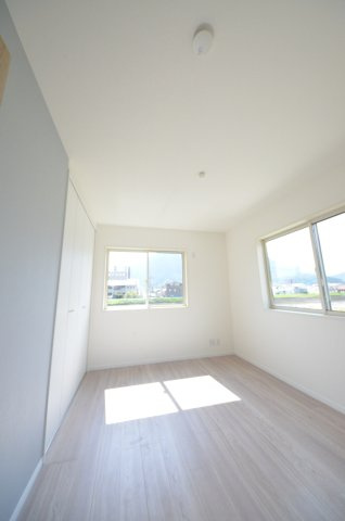 可部東二丁目の洋室|全居室収納スペース有、お部屋が広く綺麗に使えます