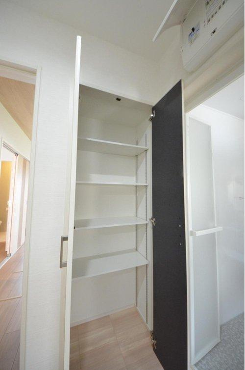 八木6丁目の収納|洗面所に収納スペースがあります