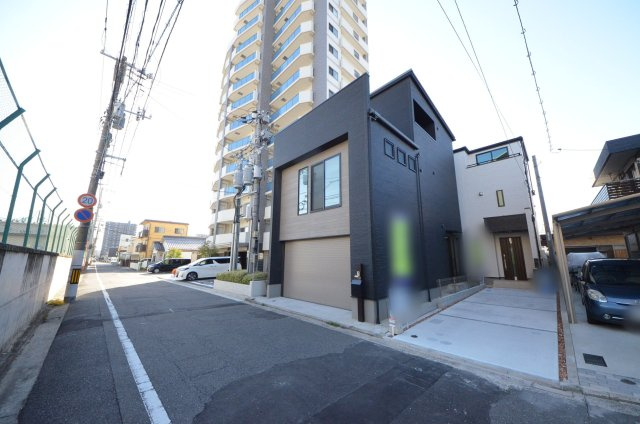 南観音町の前面道路含む現地写真|前面道路は交通量が少なく駐車楽々