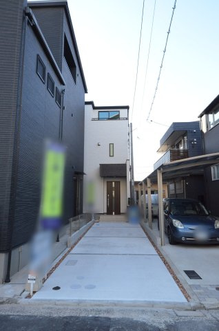 南観音町の外観|前面道路は交通量も少なく駐車楽々
駐車は2台可能です