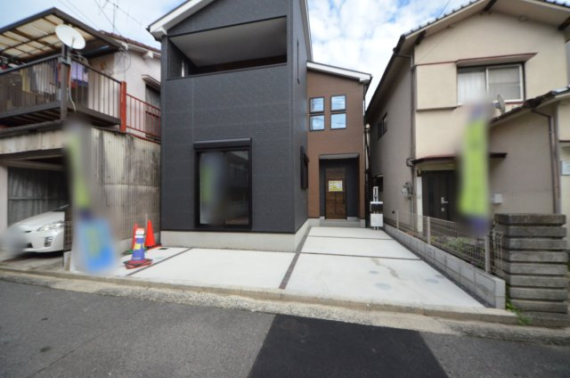 長束六丁目の駐車場|車種により駐車並列2台可能です