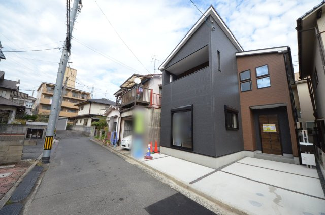 長束六丁目の前面道路含む現地写真|前面道路は交通量が少なく駐車楽々