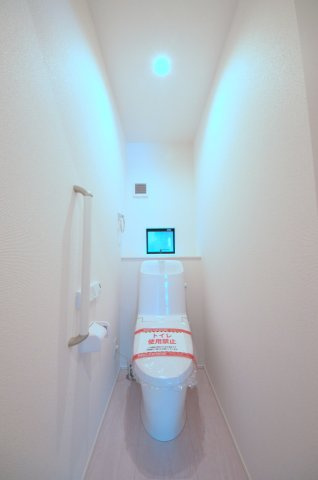 五日市中央三丁目のトイレ|窓のある明るいトイレ
勿論ウォシュレット付きです