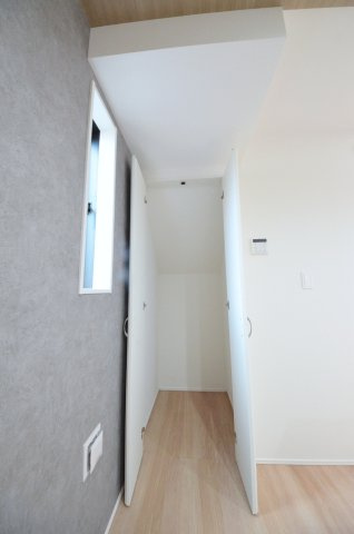 五日市中央三丁目の収納|キッチン横に収納スペースがあります